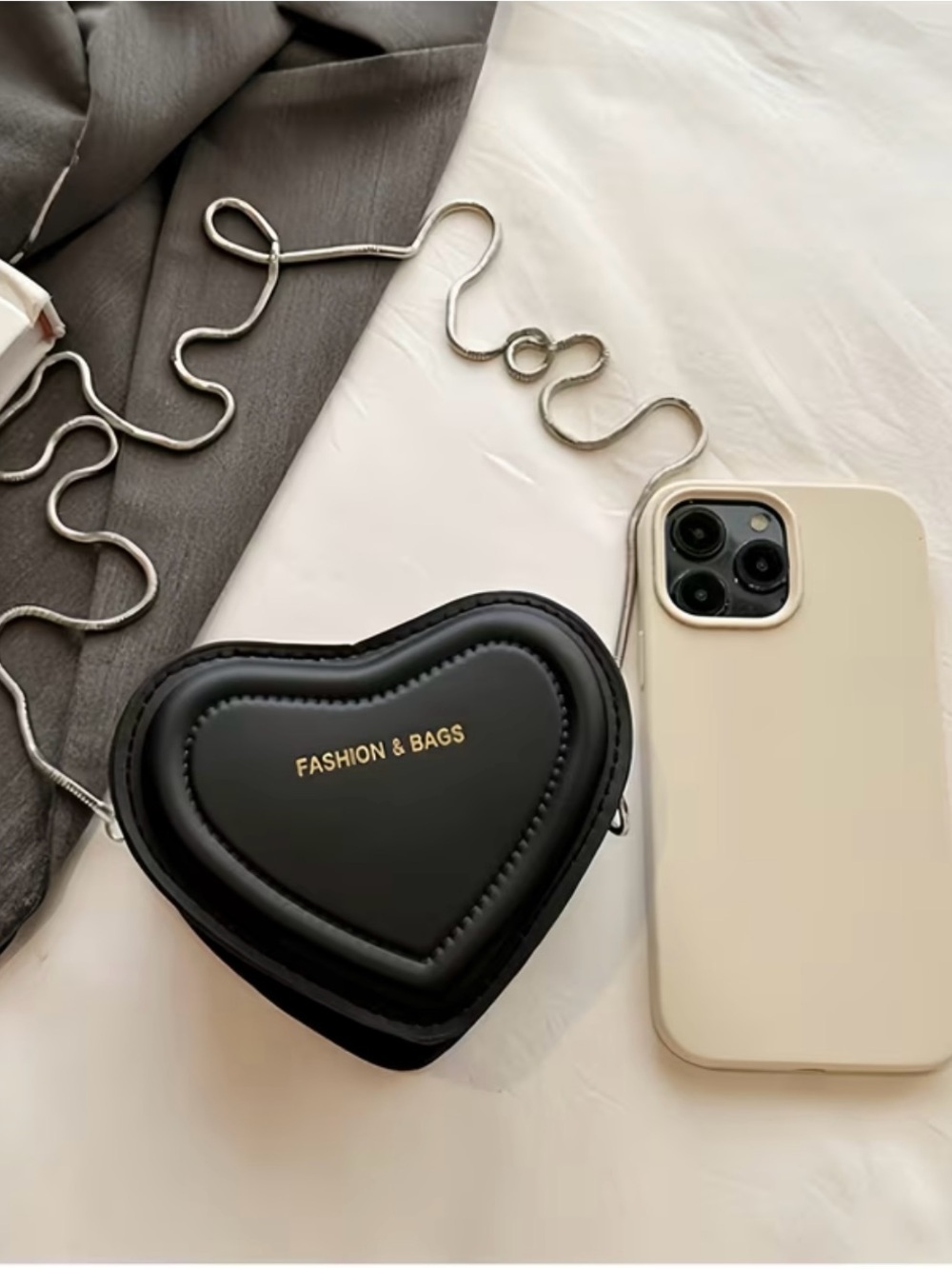Black Heart Crossbody Bag. 🖤 - Picture 4 of 7